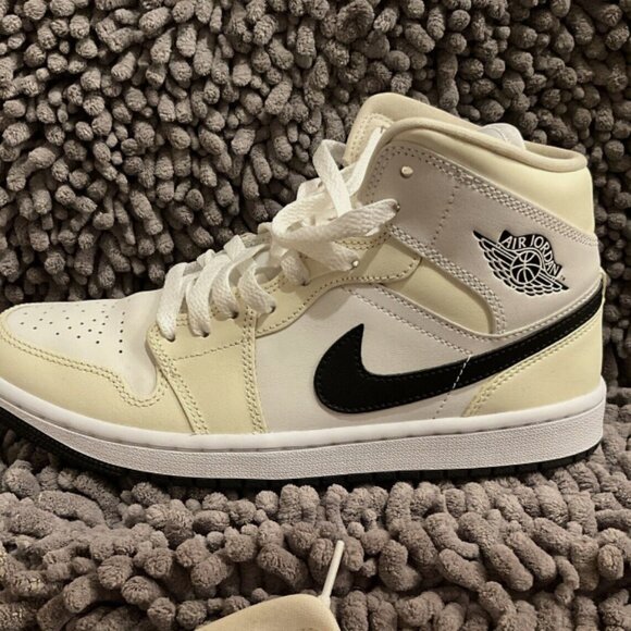 Women’s Air Jordan 1 MID Coconut Milk /Black Sz 9 euc 2021 - Picture 4 of 13